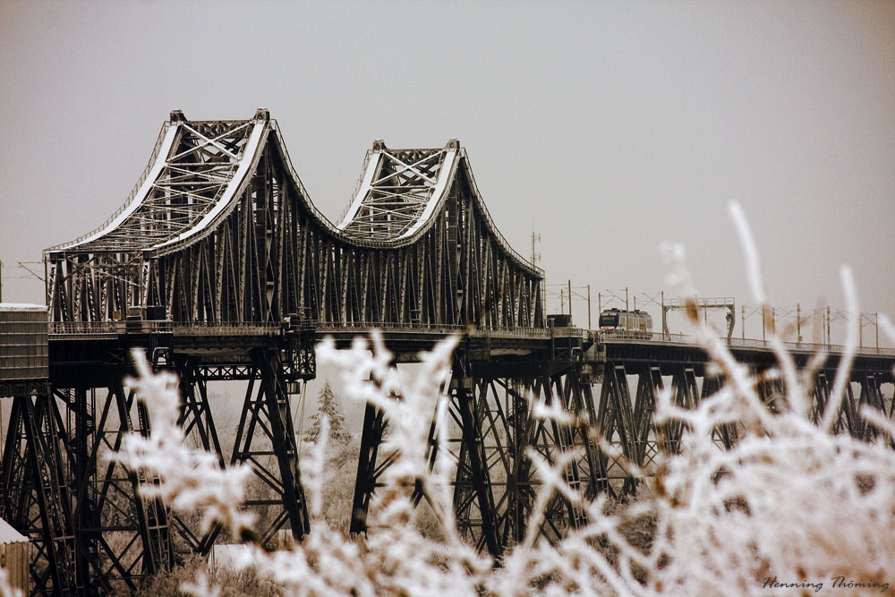 Winterimpression der Eisenbahnhochbrücke Rendsburg