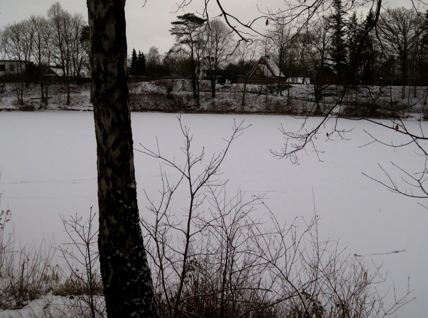 Winterlandschaft am See ...