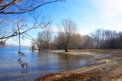 Winterlandschaft am Ticino-Fluss