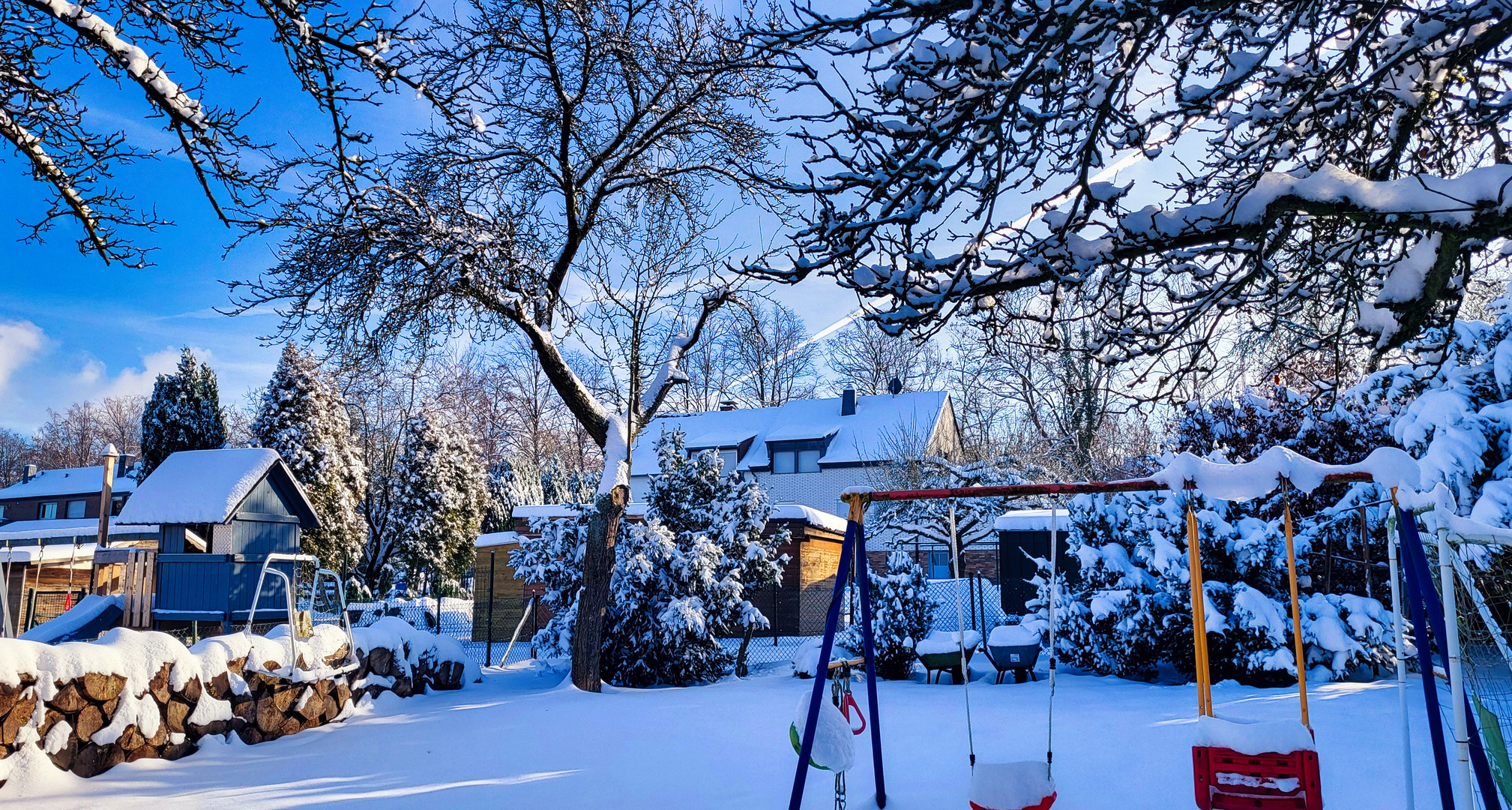 Winterlandschaft bei blauem Himmel