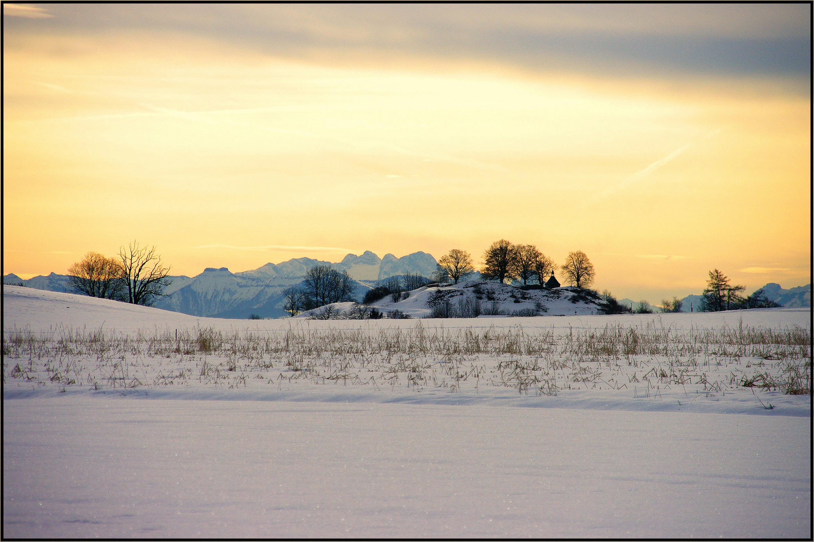 Winterlandschaft bei Sonnenaufgang