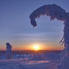 Winterlandschaft bei Sonnenuntergang ...