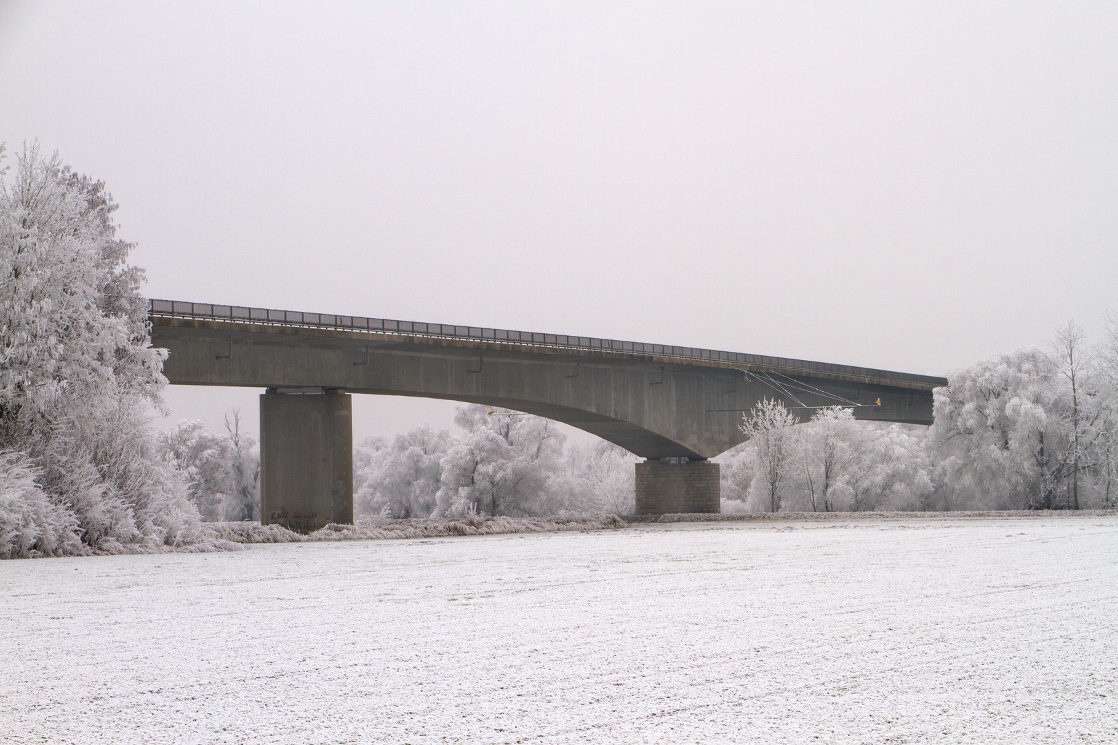 Winterlandschaft, Hafnerbrücke über die Donau bei Bogen