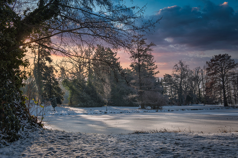 ........ Winterlandschaft im Park