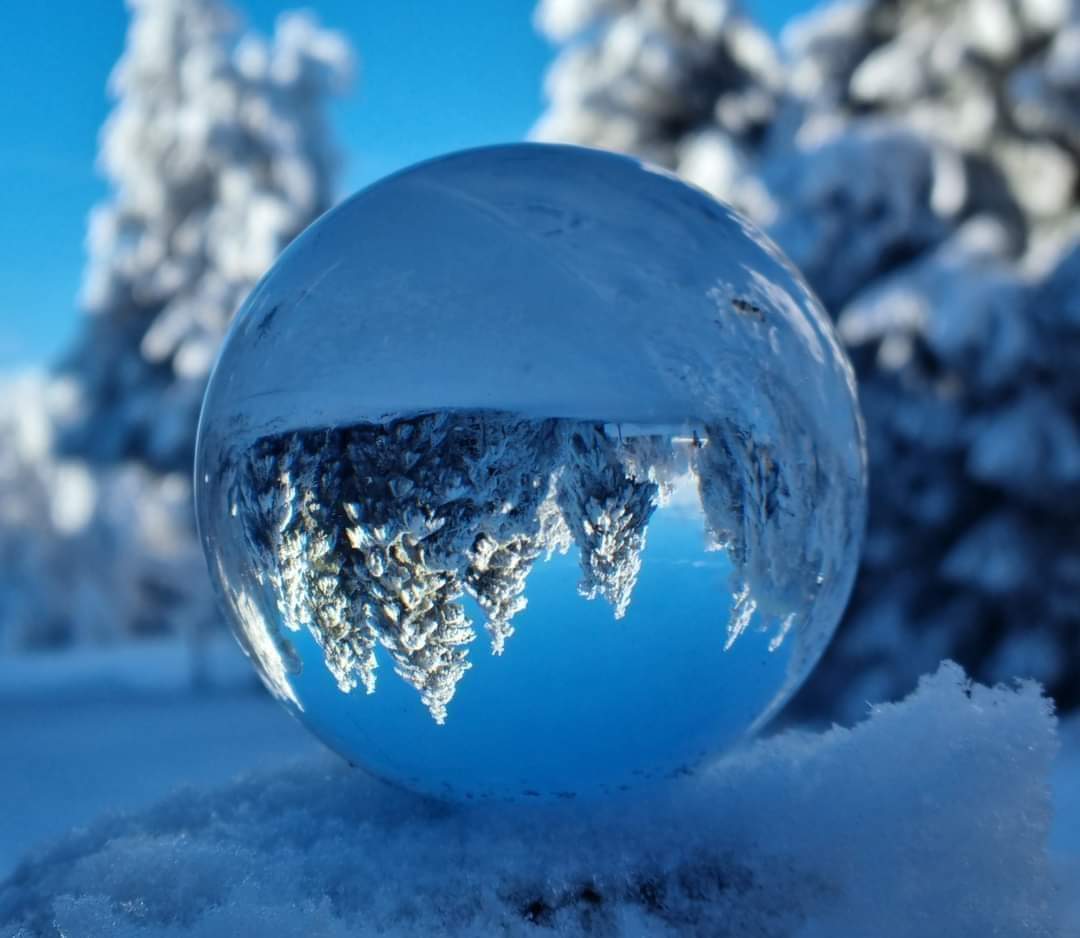 Winterlandschaft in der Glaskugel