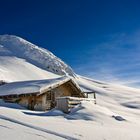 winterlandschaft mit almenhütte