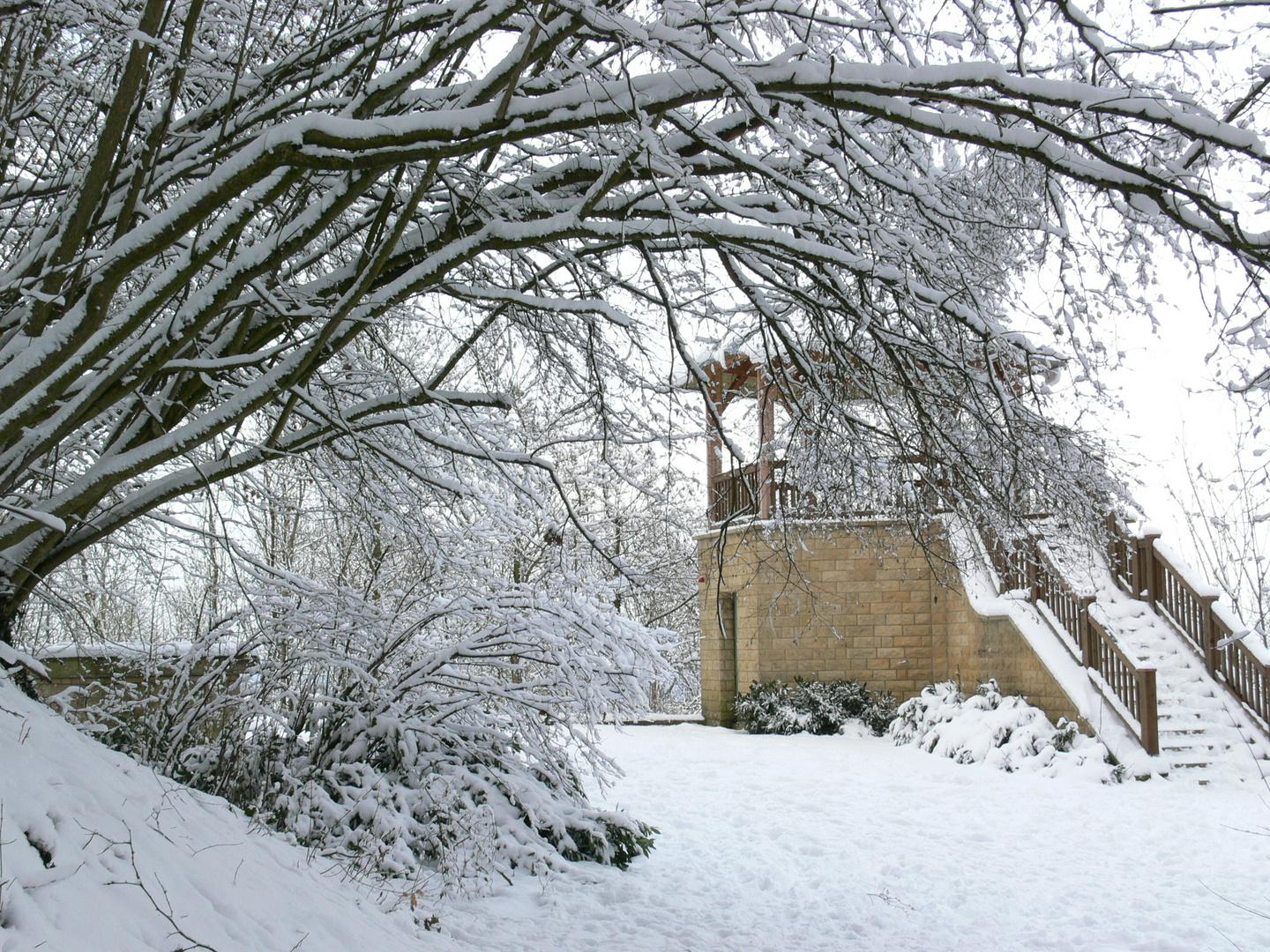 Winterlandschaft mit Aussichtsturm in Zolwer