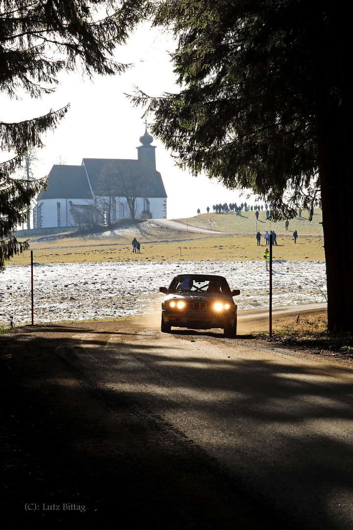 Winterlandschaft mit Auto