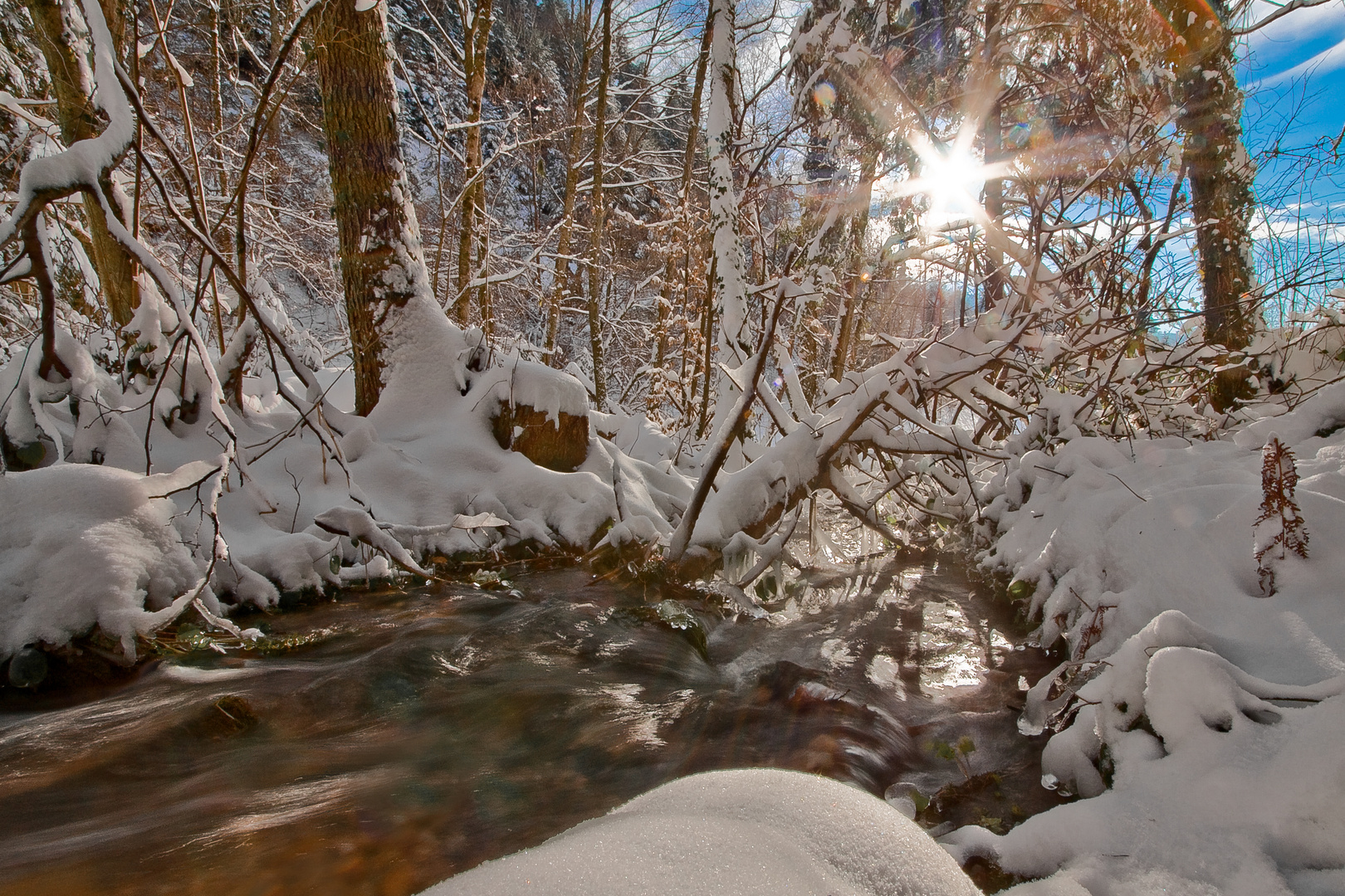 Winterlandschaft mit Bach