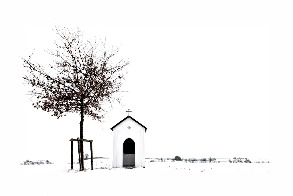 Winterlandschaft mit Kapelle