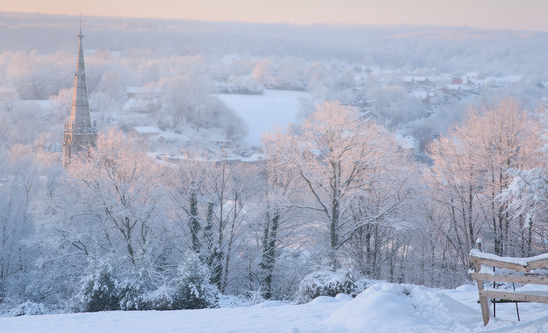 Winterlandschaft mit Kirchturm