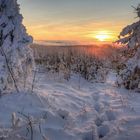 Winterlandschaft mit Sonnenuntergang auf dem Fichtelberg