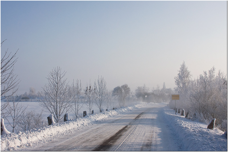 Winterlandschaft / Ortseingang Niemberg