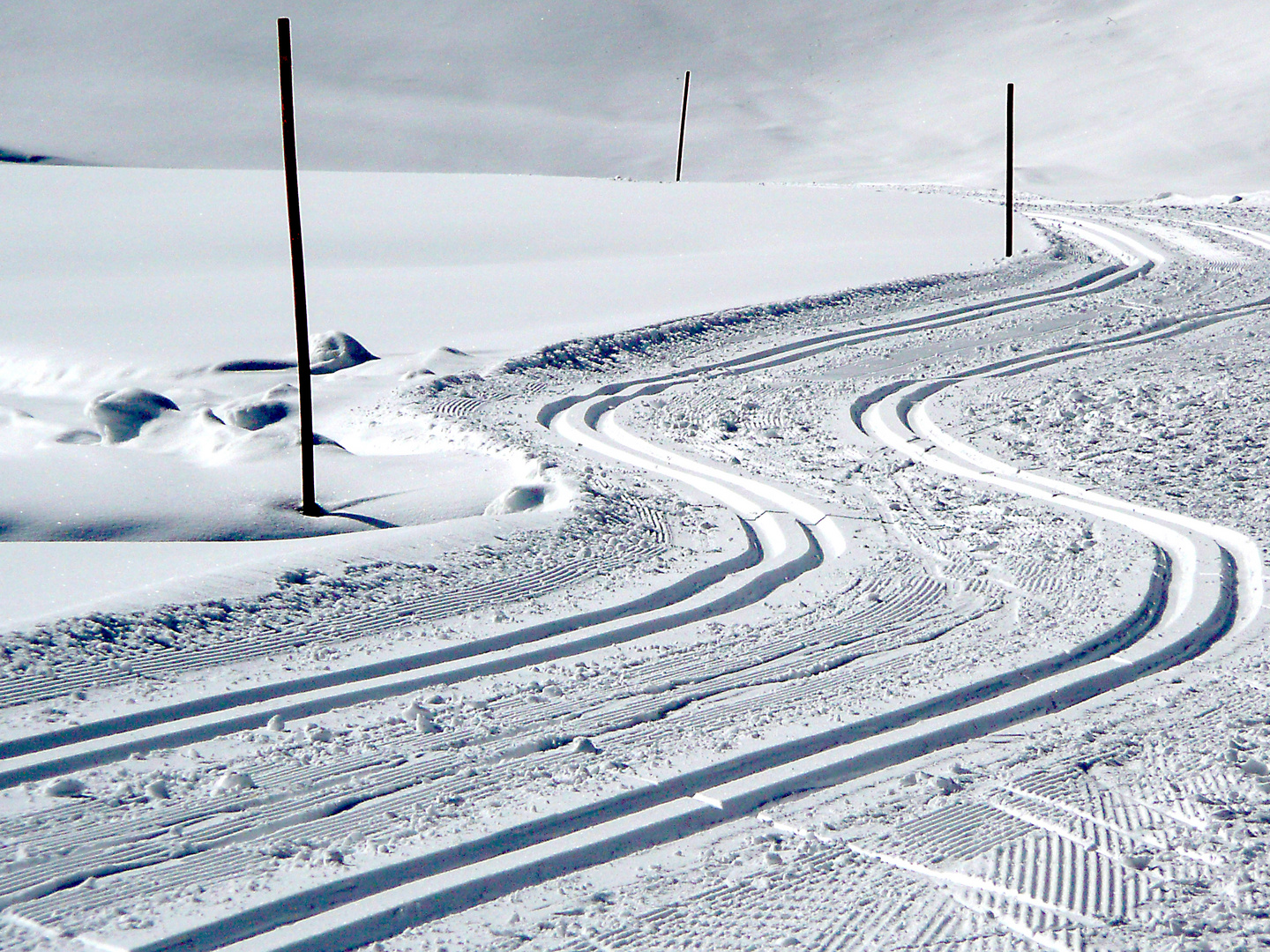 Winterlandschaft: Spuren im Schnee, Langlauf in den Vogesen (Elsass)