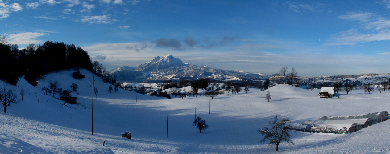 Winterlandschaft von Weggis mit Blick zum Pilatus