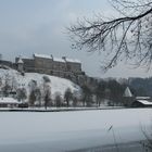 Winterliche Burg über dem Wöhrsee