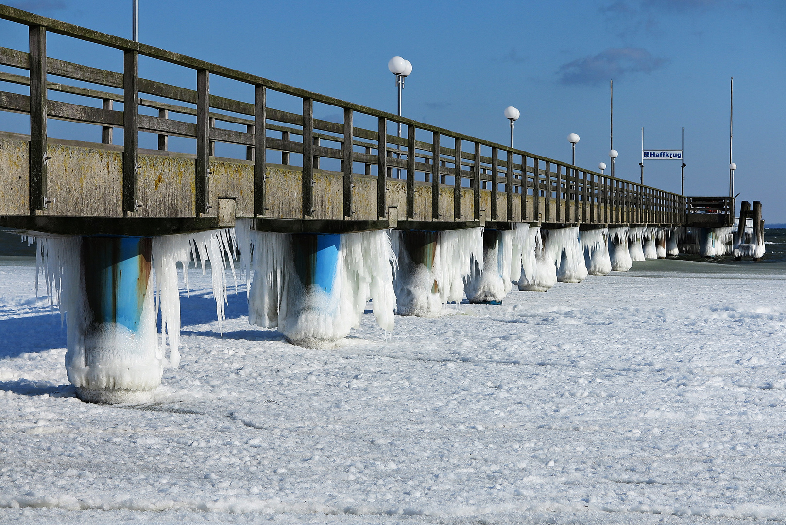 Winterliche Eisgebilde am meteorologischem Frühlingsanfang 2018