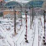 WINTERLICHE ERINERUNG AN SCHNEEBEDECKTE GLEISE