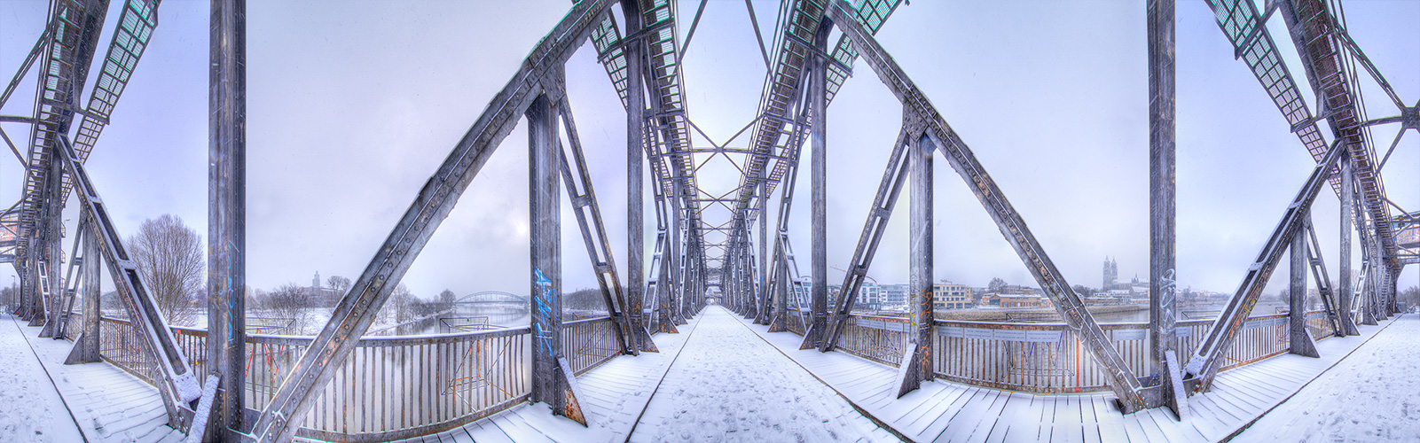 winterliche Hubbrücke