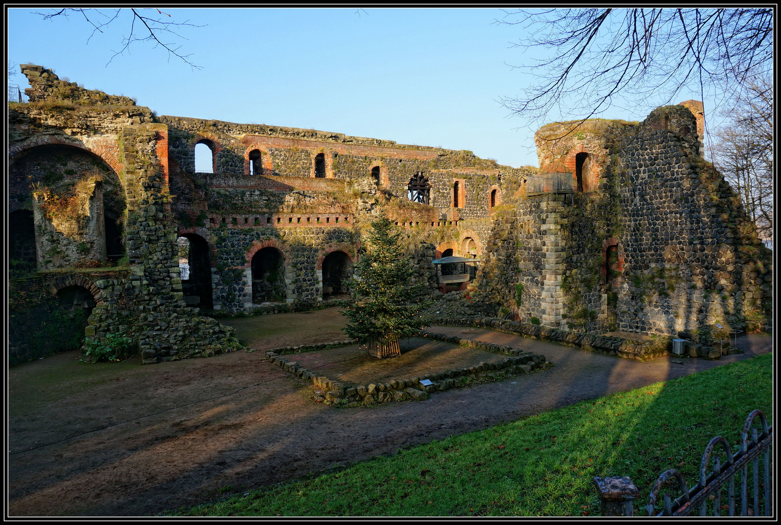 Winterliche Kaiserpfalz in Kaiserswerth