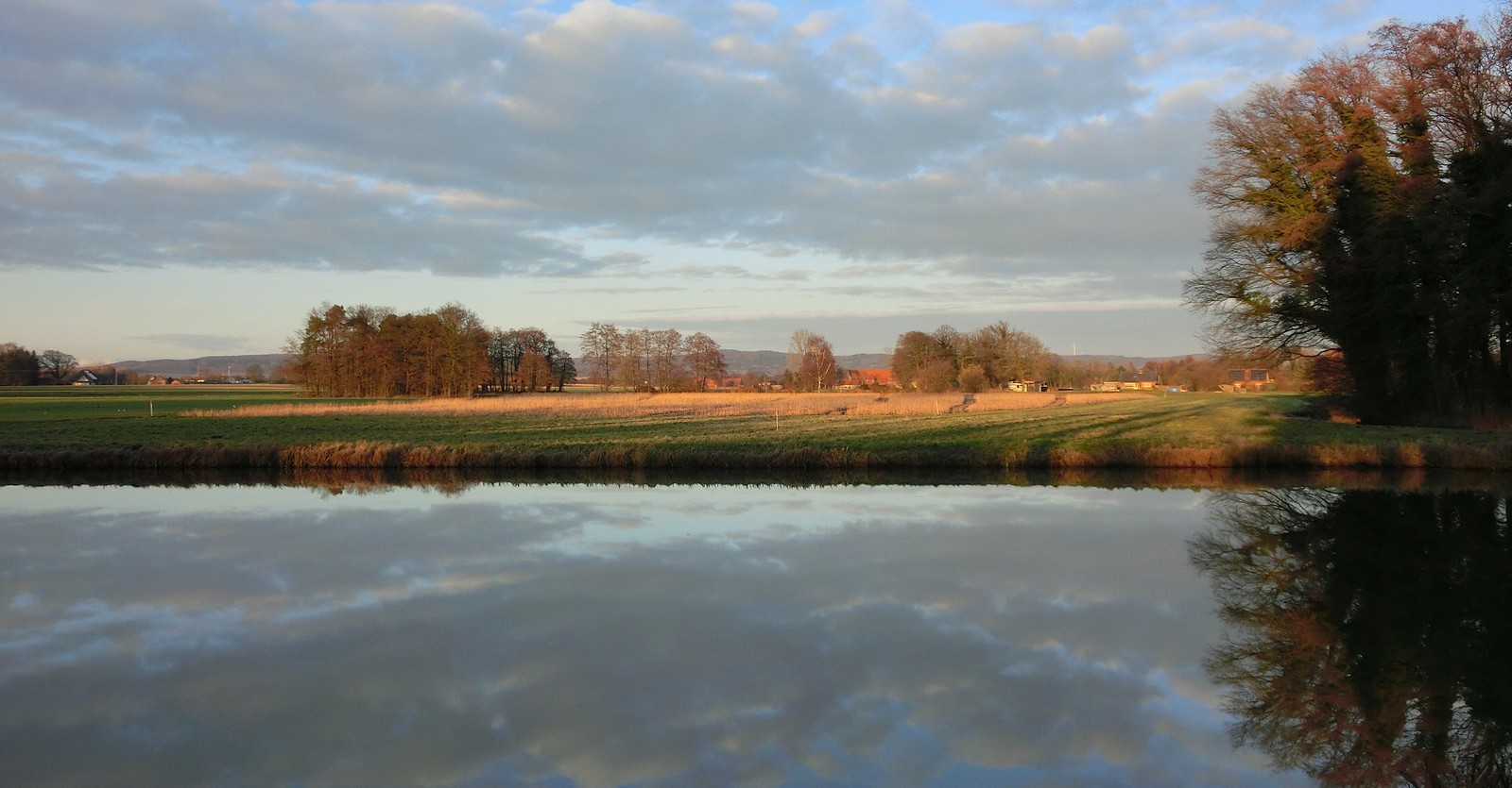 Winterliche Landschaft in spätem Licht