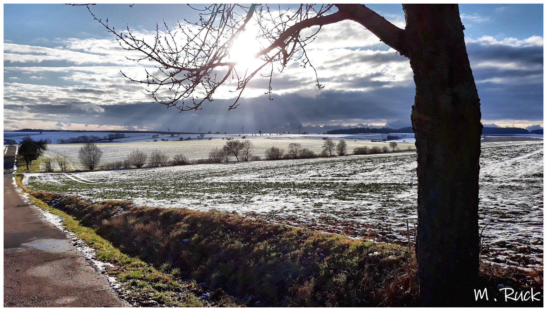 Winterliche Landschaft mit Sonnenlicht  !