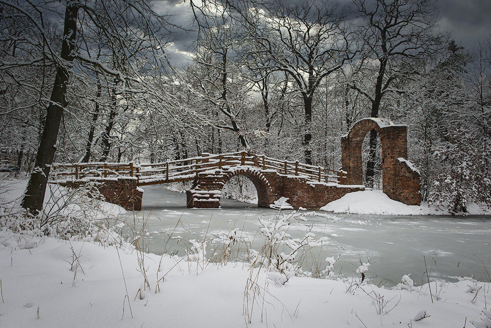 ...... winterliche Ruinenbrücke Dessau