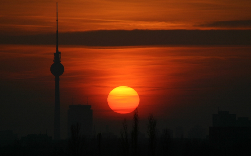 Winterliche Sonnenuntergang in Berlin