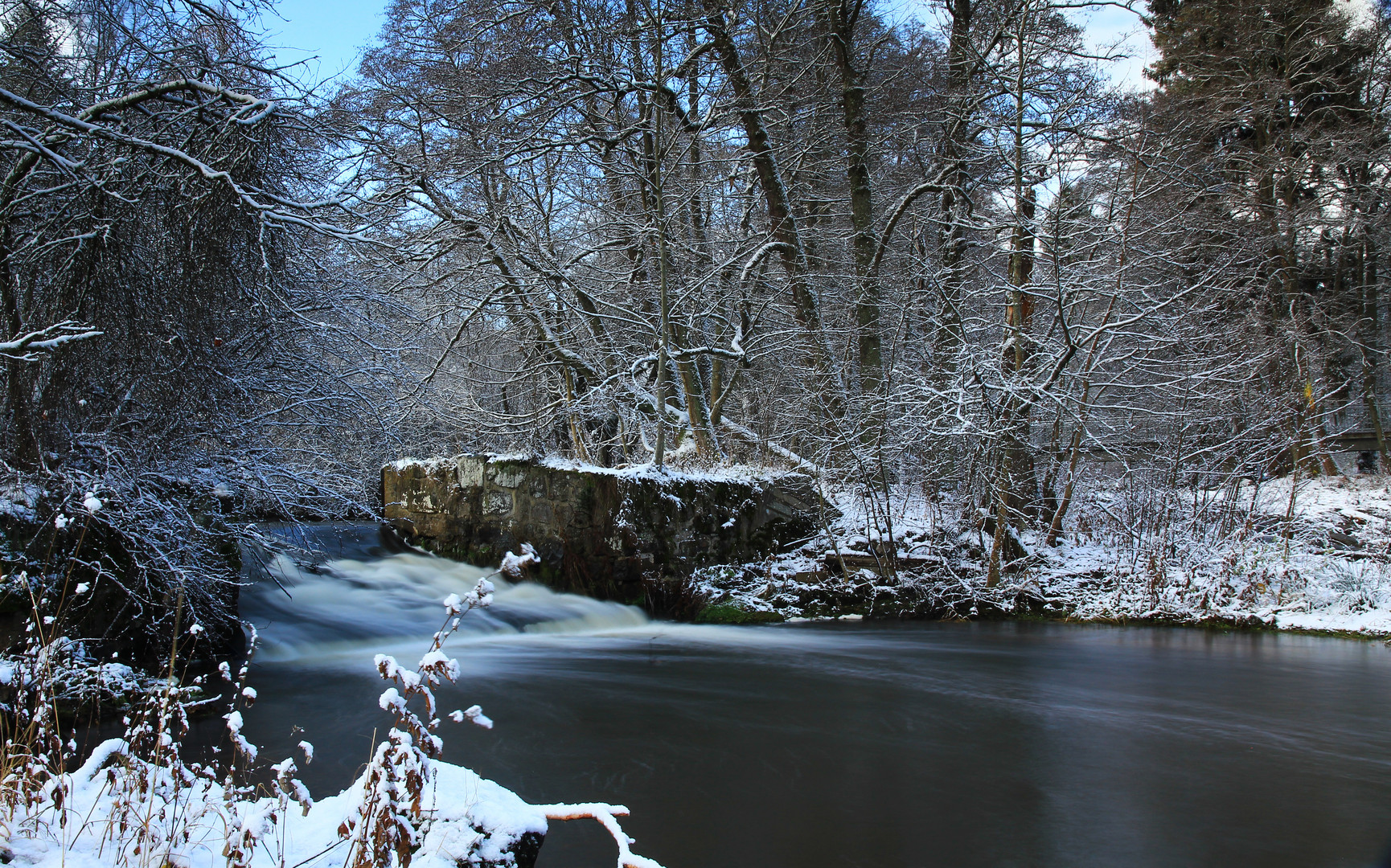 Winterliche Stimmung am Bachlauf