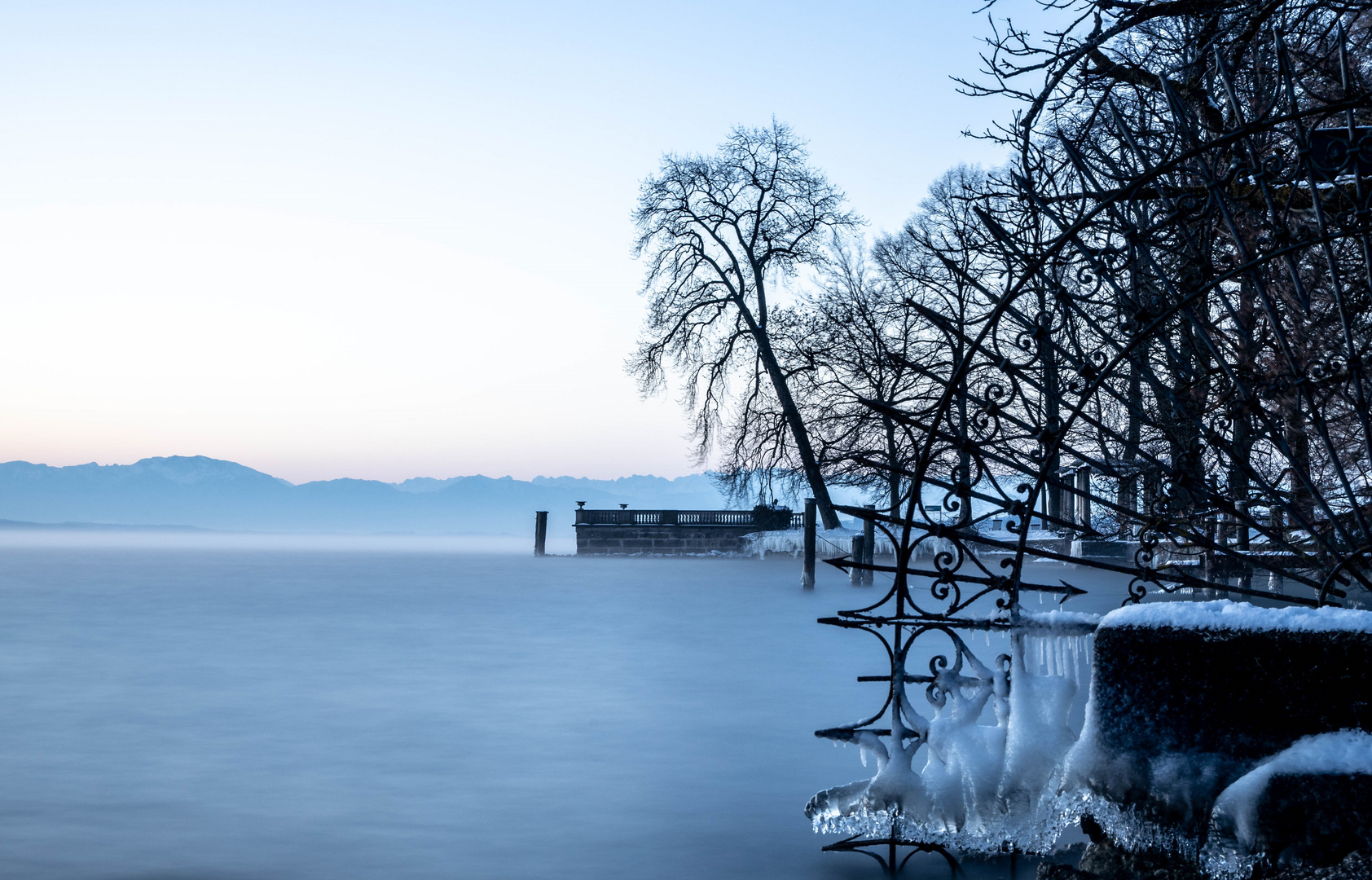 Winterliche Szene am Starnberger See