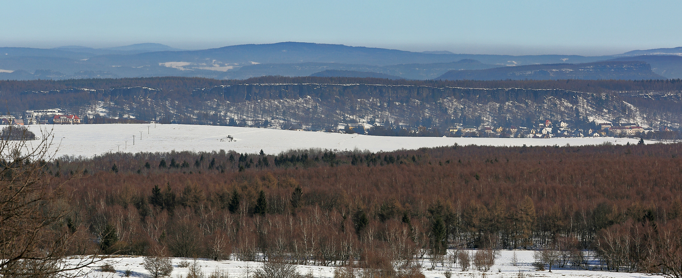 Winterliche Tissaer Wände gestern und neben anderem  Sächsische Schweiz dahinter