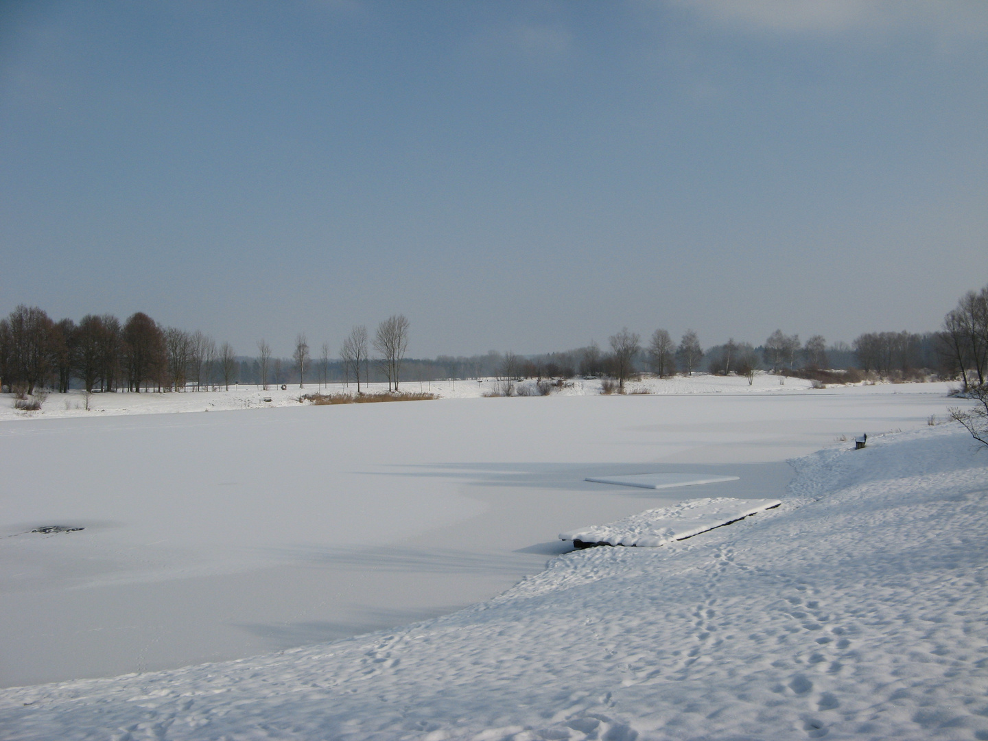 winterlicher Badesee