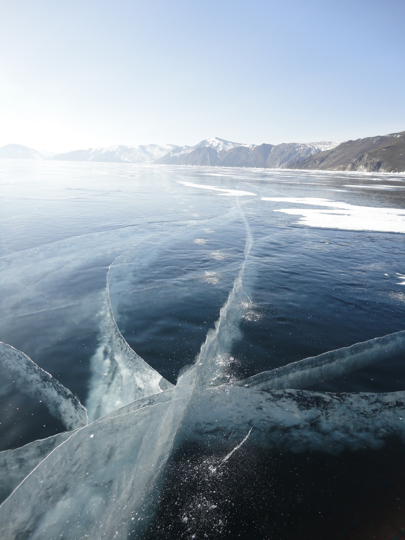 Winterlicher Baikalsee in Sibirien