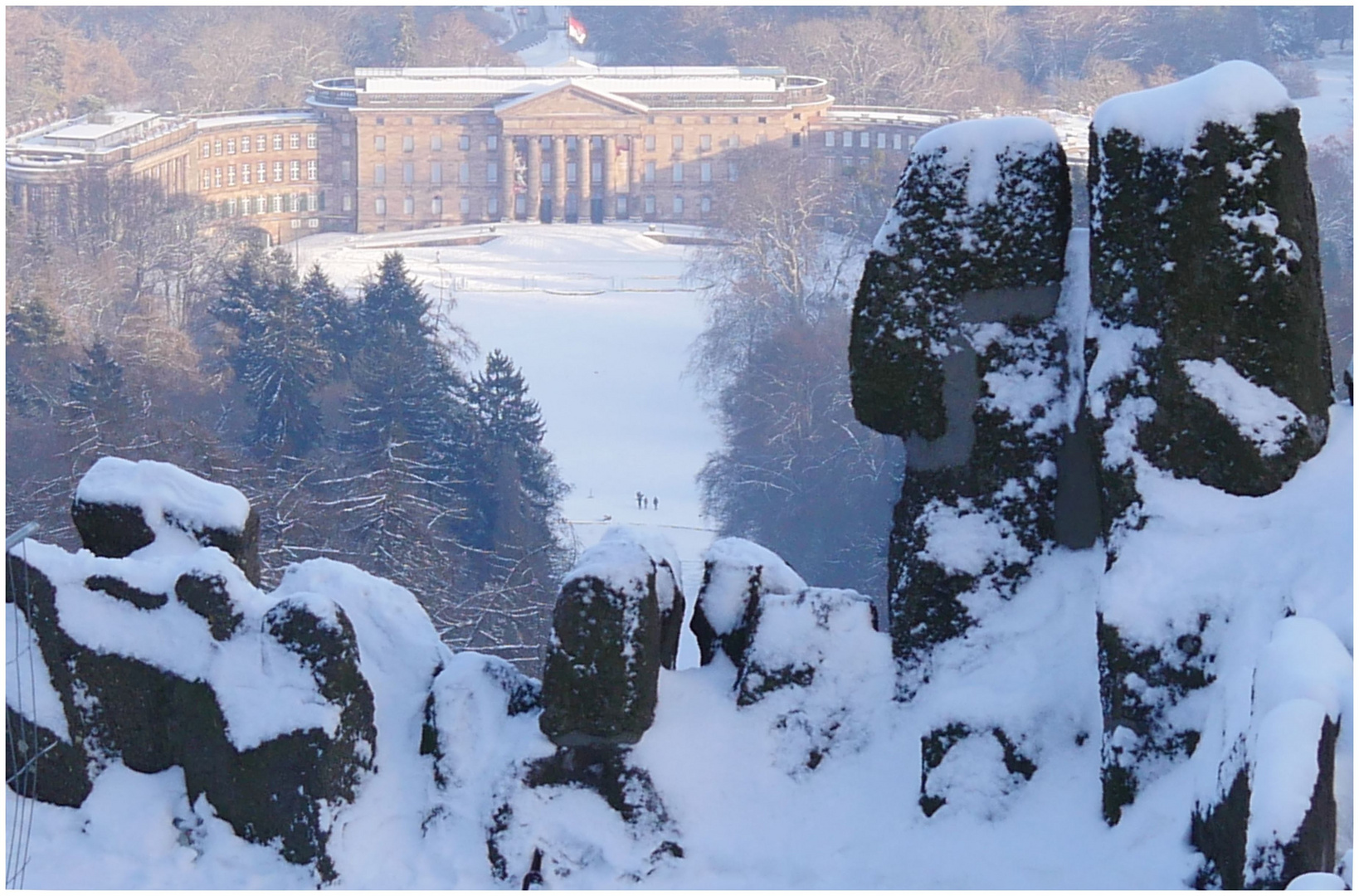 Winterlicher Blick auf das Schloss Wilhelmshöhe Kassel