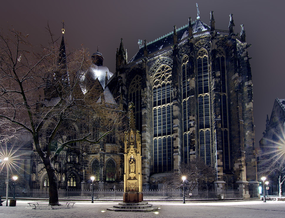 Winterlicher Kaiser-Dom zu Aachen