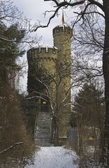 Winterlicher Lennebergturm im Lennebergwald