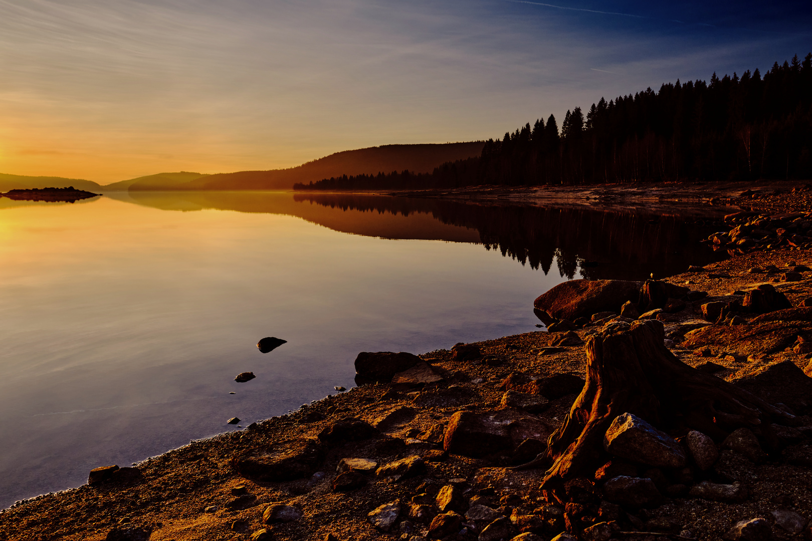 Winterlicher Sonnenaufgang am Schluchsee