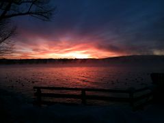 Winterlicher Sonnenaufgang am Starnberger See