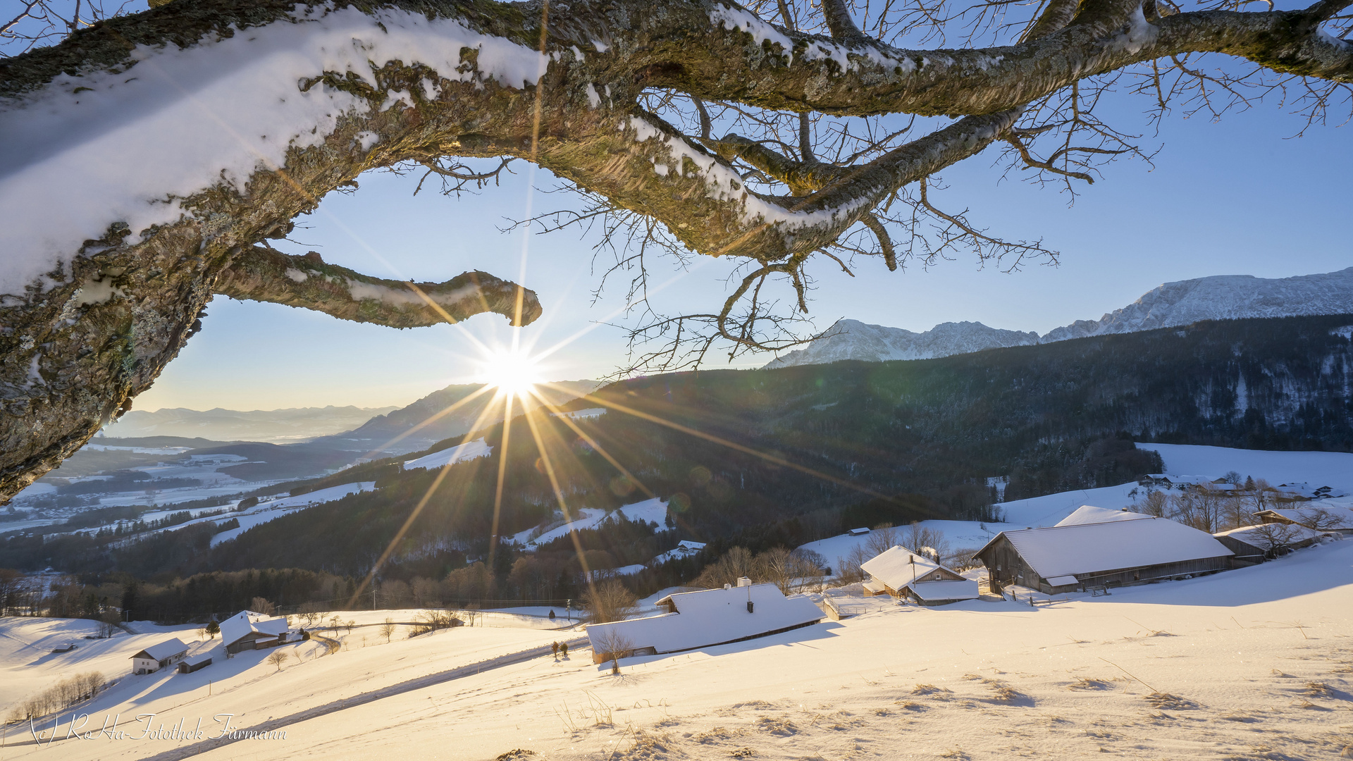 winterlicher Sonnenaufgang im Rupertiwinkel