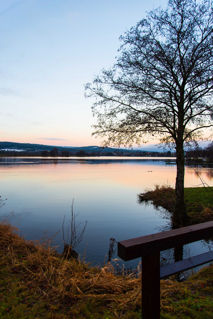 Winterlicher Sonnenuntergang am Weissenstädter See