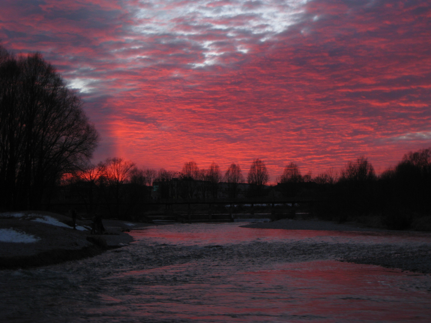 Winterlicher Sonnenuntergang an der Isar