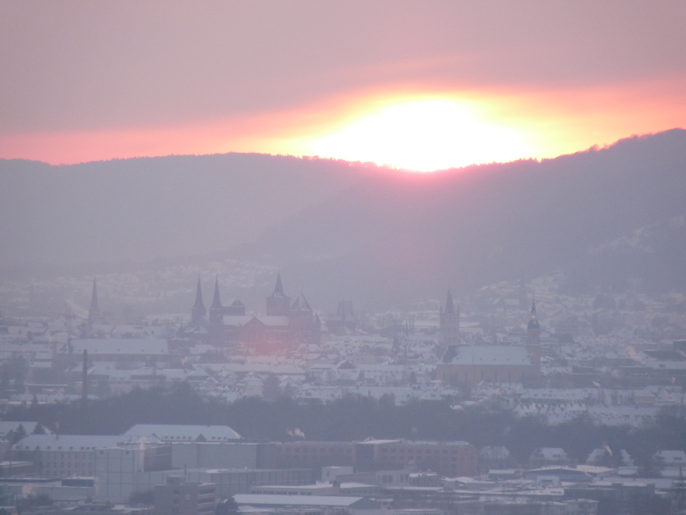 Winterlicher Sonnenuntergang über Trier