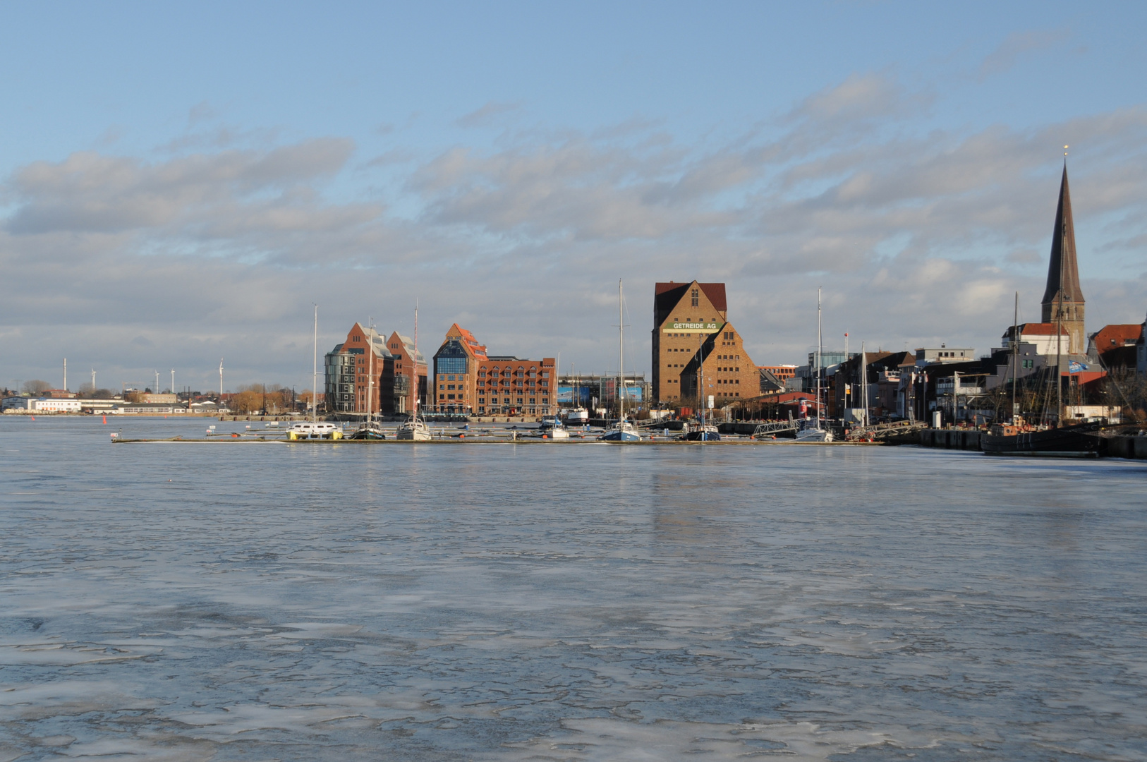 winterlicher Stadthafen in Rostock