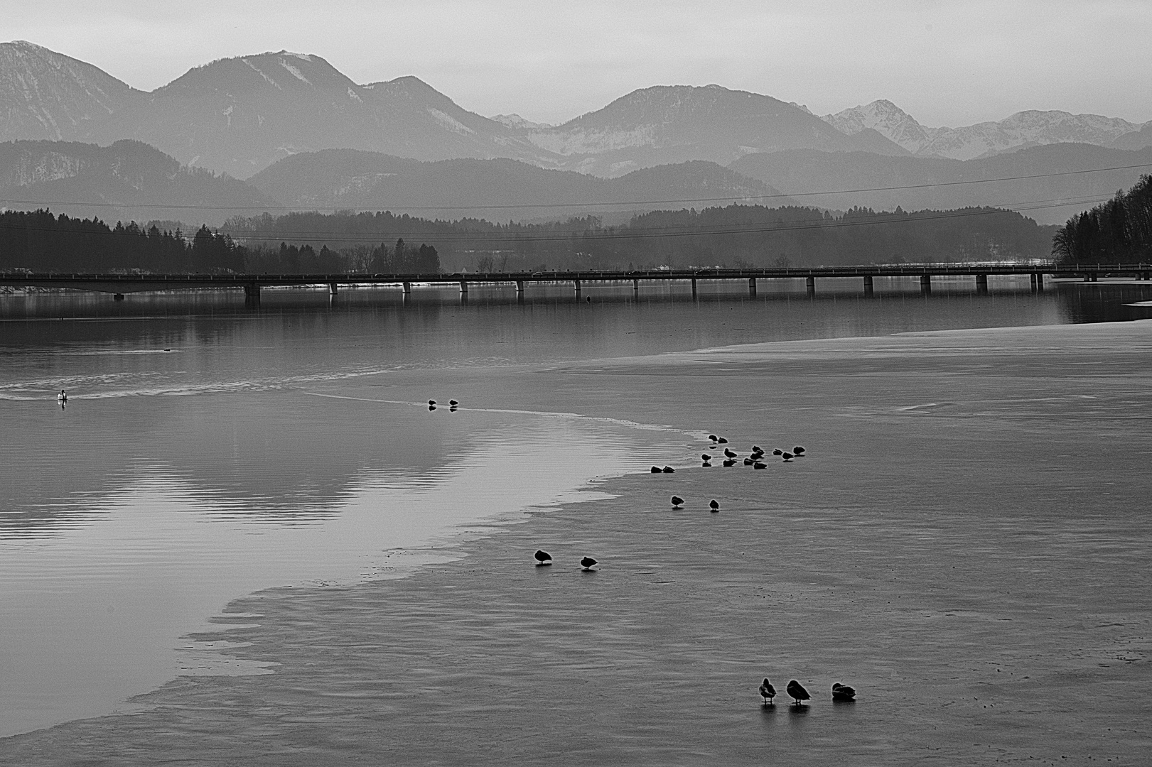 Winterlicher Stausee