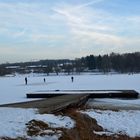 winterlicher Steg am See