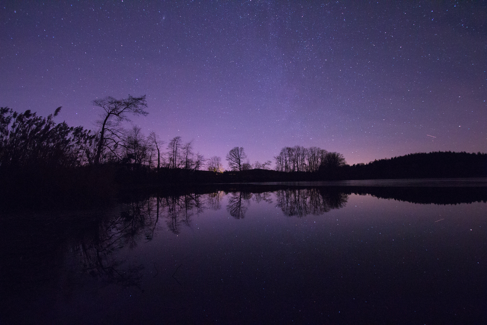 Winterlicher Sternenhimmel am See ...