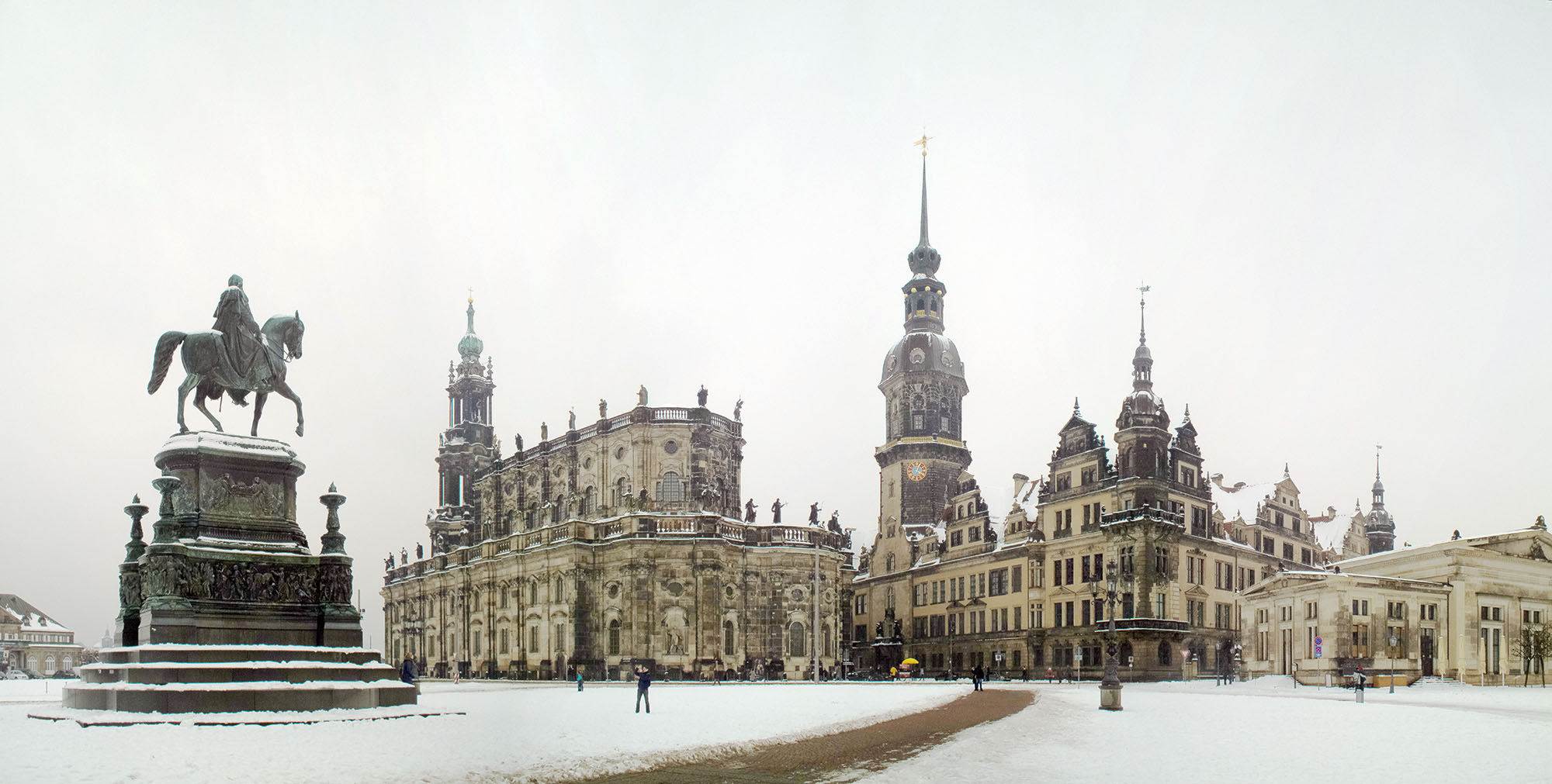 Winterlicher Theaterplatz Dresden