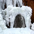 Winterlicher Wasserfall