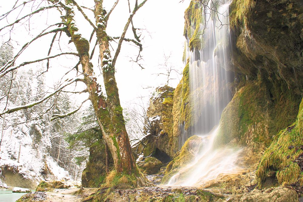 Winterlicher Wasserfall