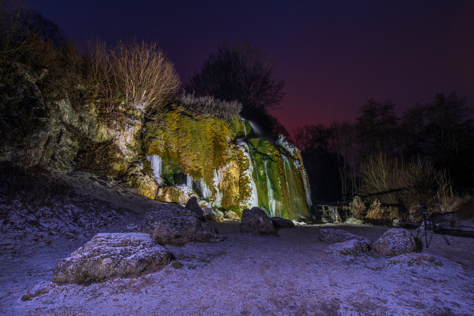 Winterlicher Wasserfall